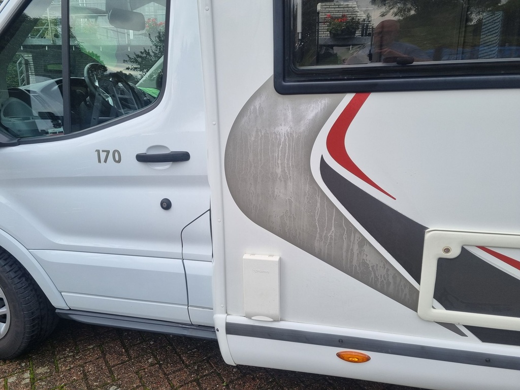 Sticker challenger grijze boog groot links 2552x226