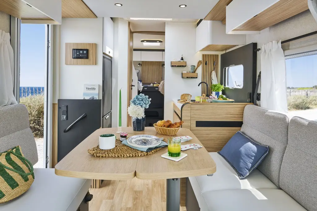 P740FGJ_salon_2 (1).webp