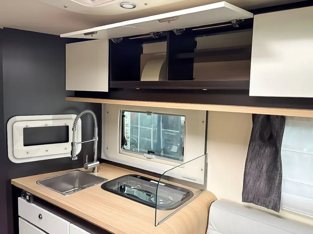 8c12f008-21b3-484d-b61d-5e466e25d09b 1.webp