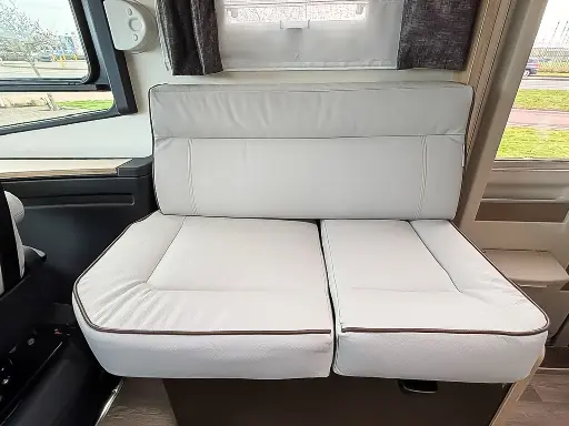 af1777e8-205e-4e7c-80ba-12ac04f3d186.webp