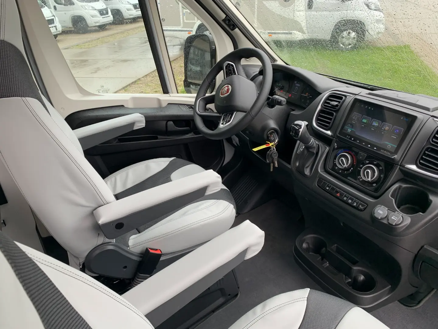 Pilote/V630J Premium Fiat 140pk Automaat