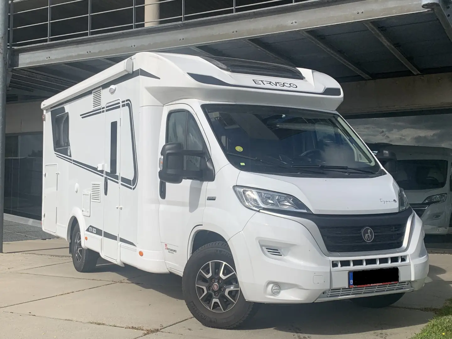 Laika Etrusko T7400 QB Fiat 140 PK manueel